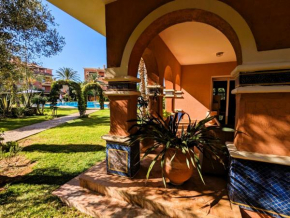 Appartement de plain-pied, piscine et mer